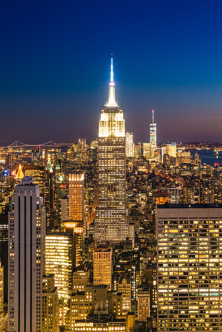 Manhattan skyline and Empire State Building at dusk, New York City, United States of America, North America
