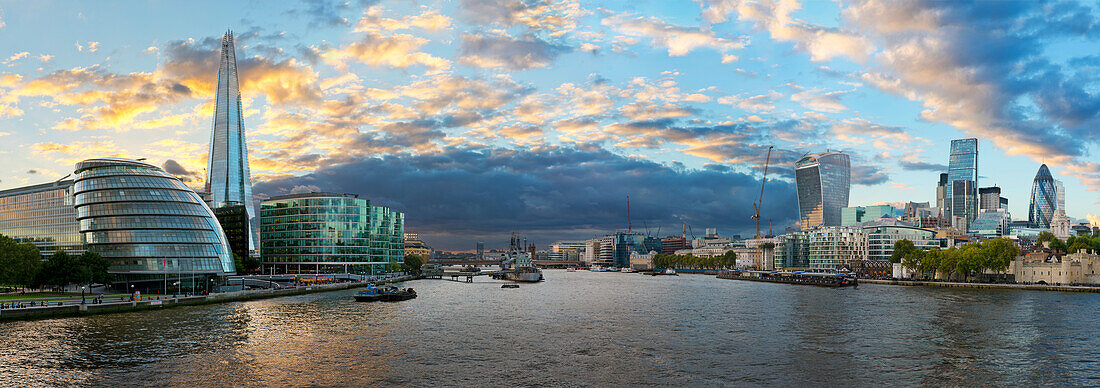 Blick auf den Londoner Finanzbezirk, Rathaus, The Shard und Themse, London, England, Großbritannien, Europa