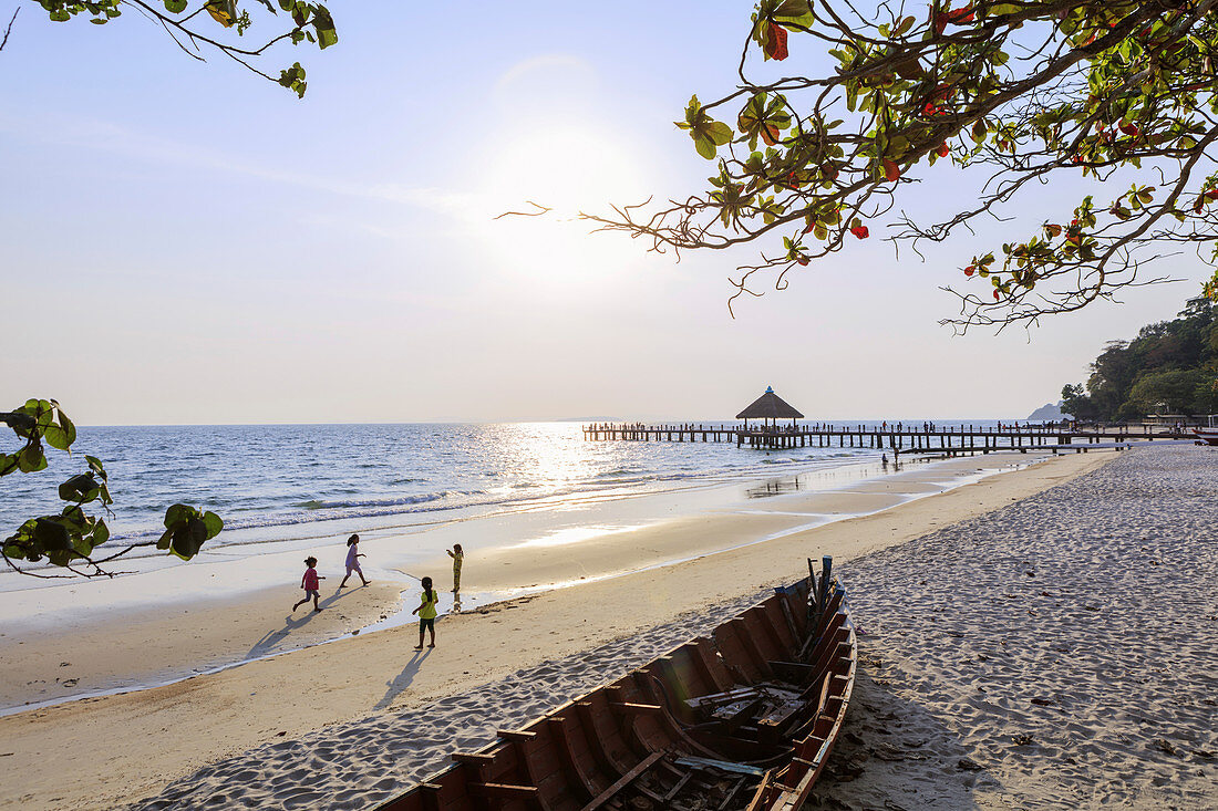 City beach and pier, Sihanoukville, Cambodia, Indochina, Southeast Asia, Asia