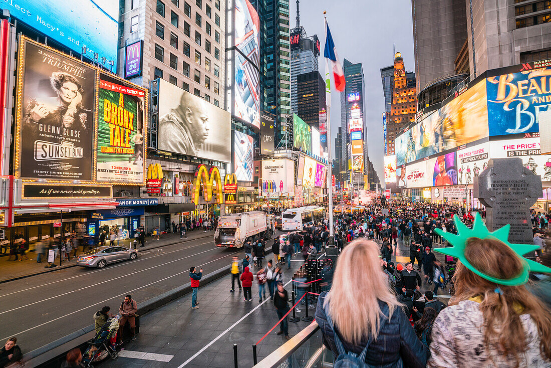 Times Square bei Nacht, New York City, Vereinigte Staaten von Amerika, Nordamerika