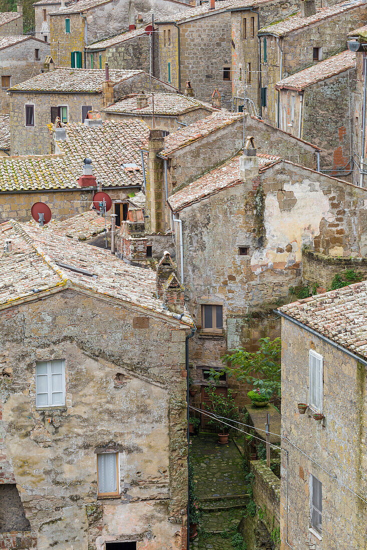 Zoom auf alte Häuser von Sorano, Sorano, Grosseto Provinz, Toskana, Italien, Europa