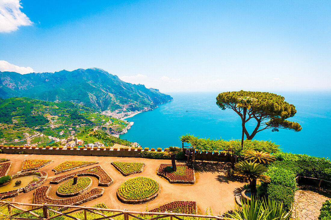 Ravello, Kampanien, Salerno, schöne Stadt an der Amalfiküste, Blick von der Villa Rufolo