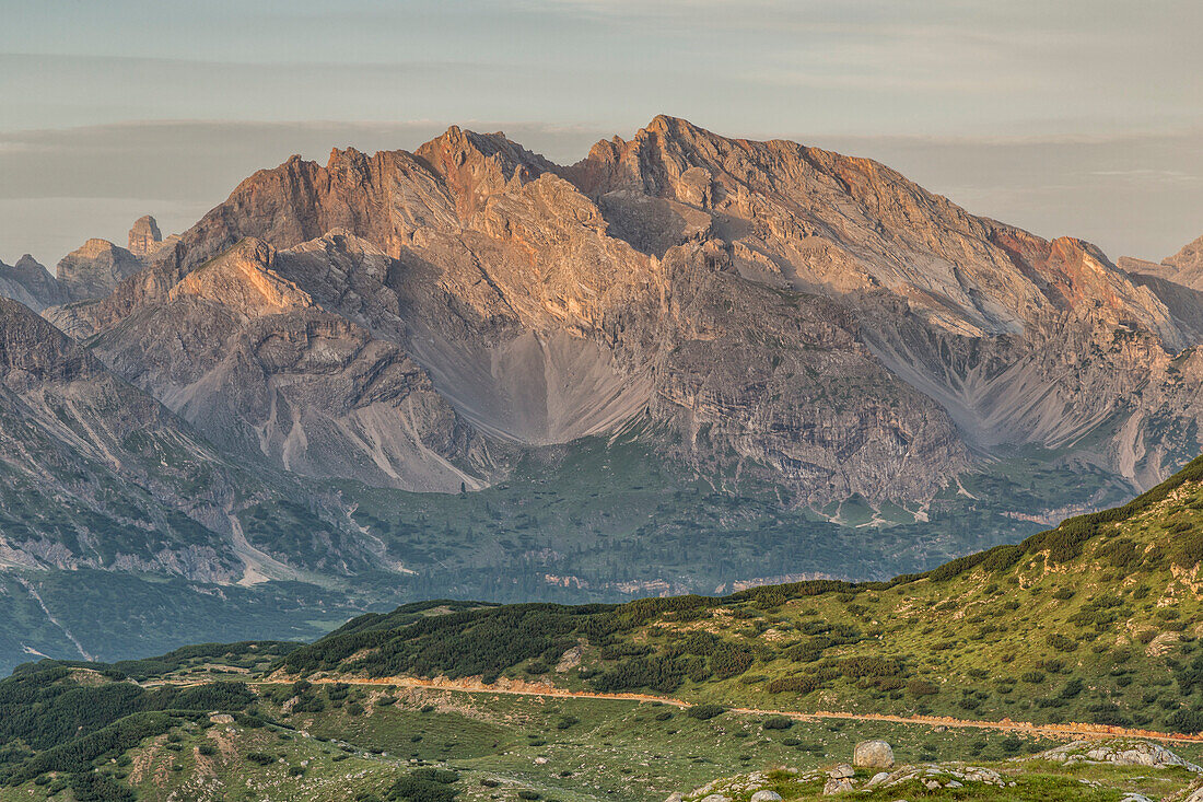 Berg Banch dal Sè bei Sonnenaufgang, Marebbe, Bolzano Bezirk, Südtirol, Italien, Europa