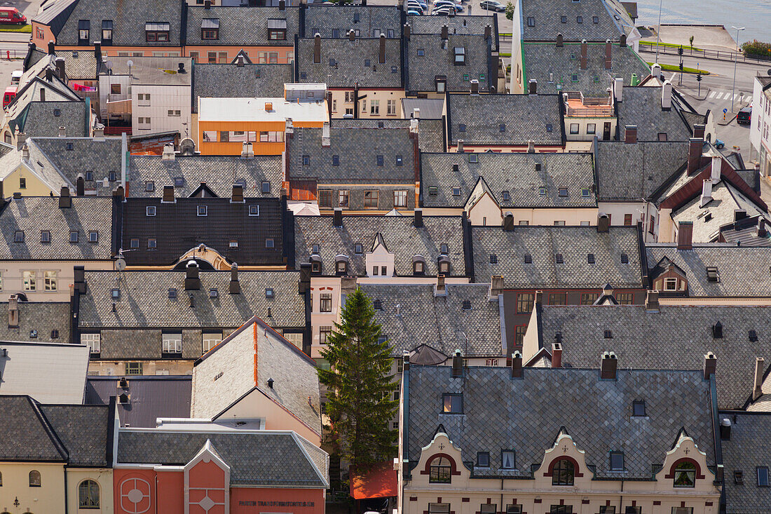 Alesund, Vestlandet, NOrway, Die Dächer von einigen Gebäuden