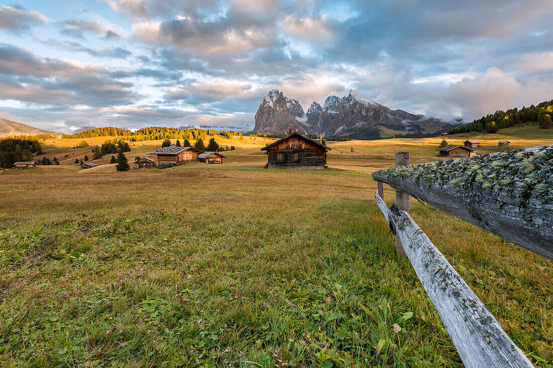 Seiser Alm, Seiser Alm, Dolomiten, Südtirol, Italien, Sonnenuntergang auf der Seiser Alm, Seiser Alm