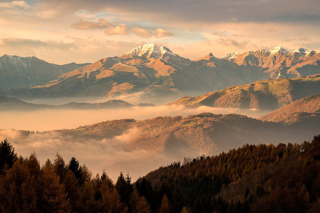 Herbst in Orobie Alpen, Bergamo Provinz, Italien, Lombardei Bezirk, Europa