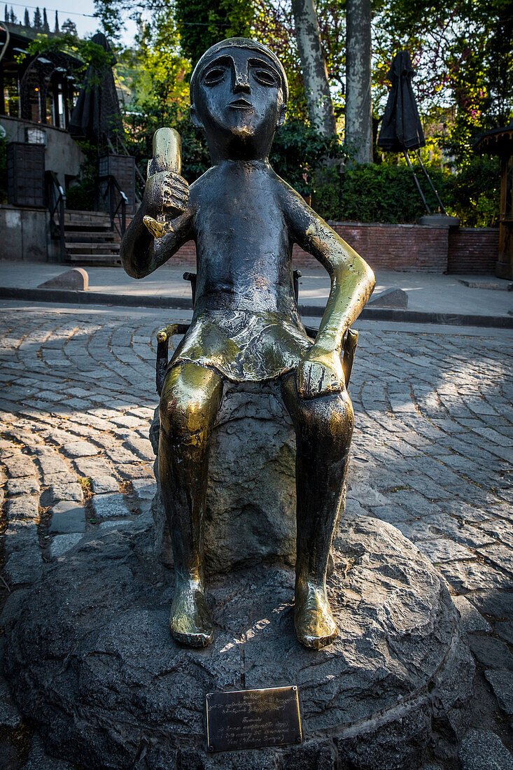Statue of Georgian toastmaster called Tamada at Shardeni Street in Tbilisi, Georgia, Caucaus, Eurasia