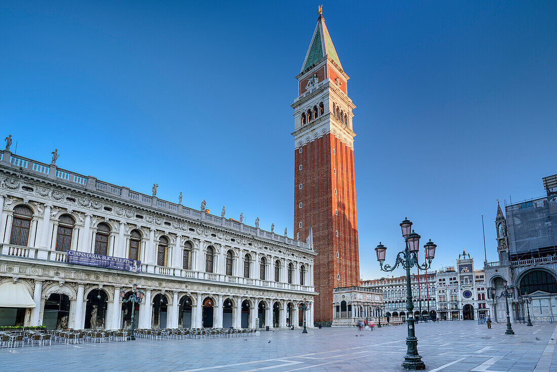 Markusplatz mit Campanile di San Marco, Venedig, UNESCO Weltkulturerbe Venedig, Venetien, Italien