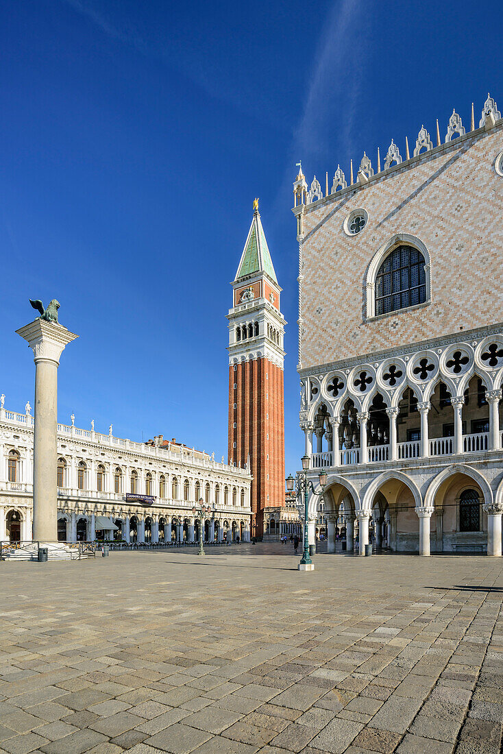Markusplatz, Campanile di San Marco und Dogenpalast, Venedig, UNESCO Weltkulturerbe Venedig, Venetien, Italien