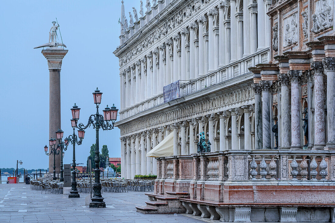 Piazza San Marco with San Theodore-statue and Biblioteca Marciana, Venice, UNESCO World Heritage Site Venice, Venezia, Italy