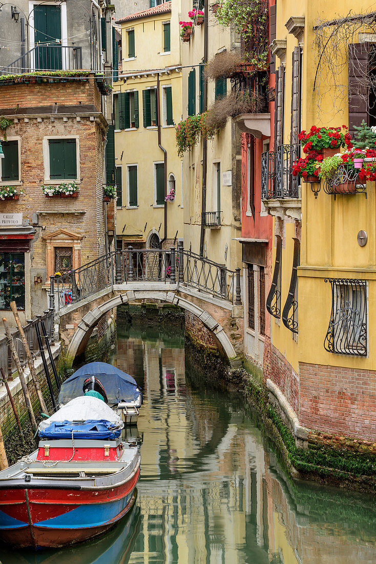 Pedestrian bridge over canal, Venice, UNESCO World Heritage Site Venice, Venezia, Italy