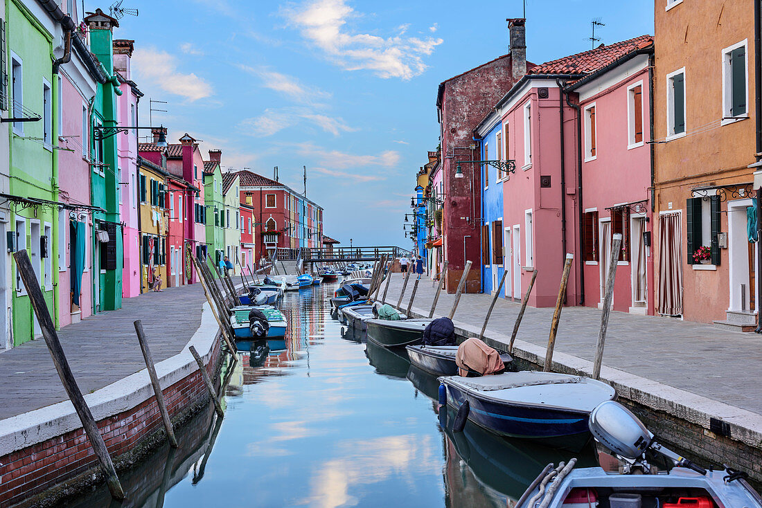 Kanal mit bunten Häusern, Burano, bei Venedig, UNESCO Weltkulturerbe Venedig, Venetien, Italien