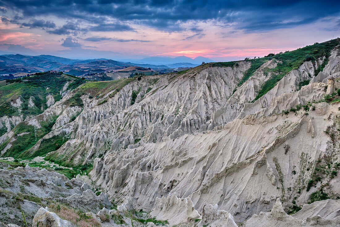 Erosionslandschaft bei Atri, Calanche di Atri, Atri, Abruzzen, Italien