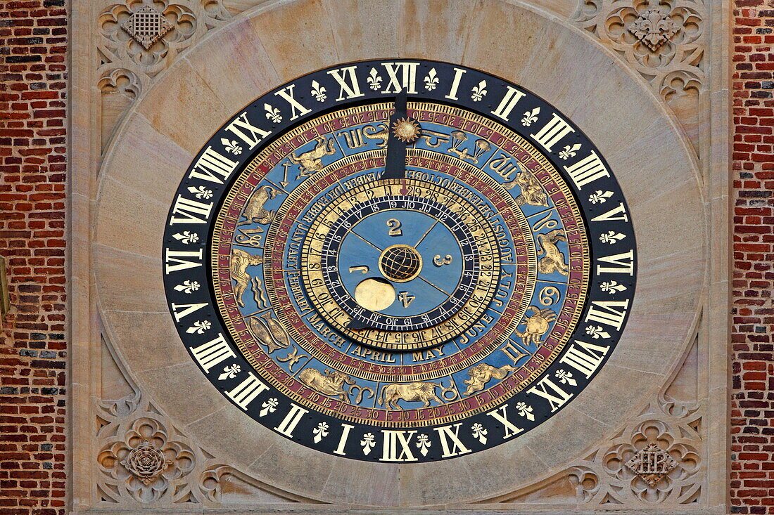 Astronomische Uhr, Clock Court, Hampton Court, Richmond upon Thames, Surrey, England