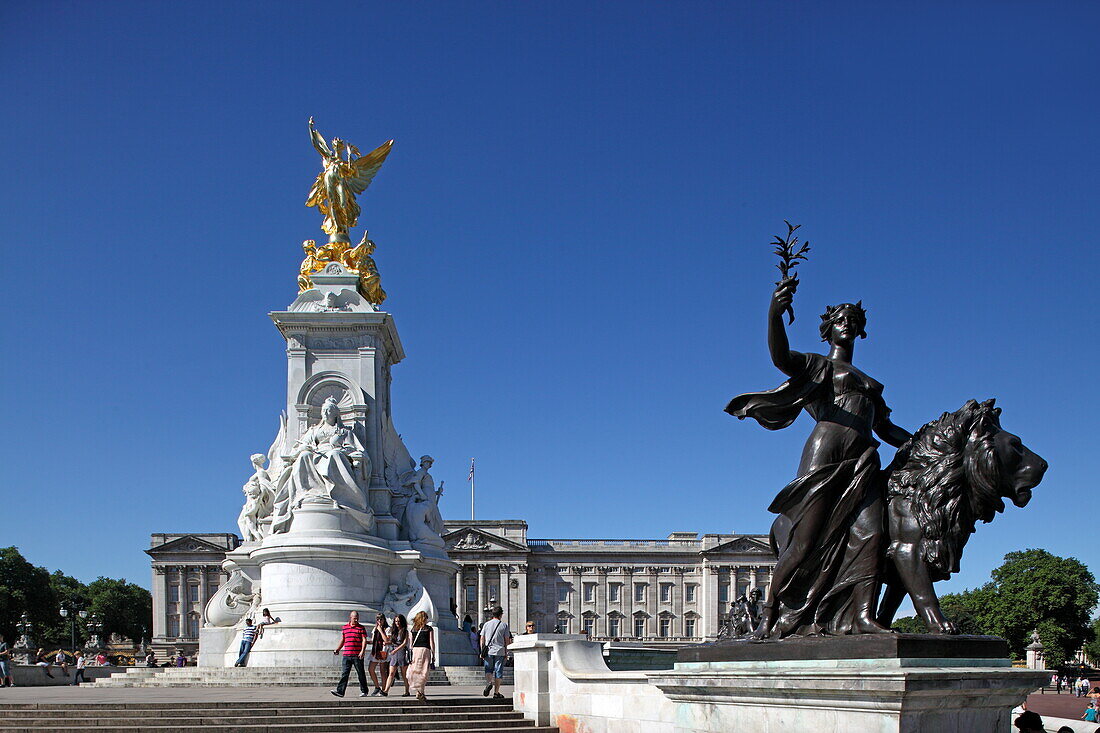 Queen Victorial Memorial und Buckingham Palace, Westminster, London, England