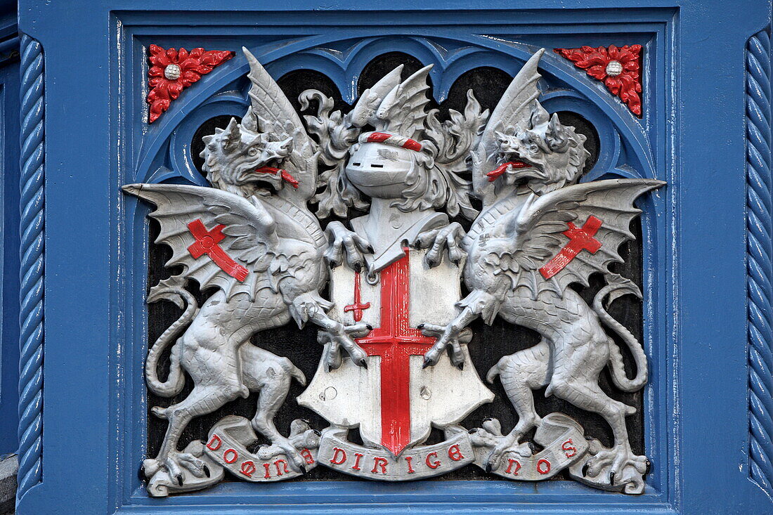 Wappen der City of London an der Tower Bridge, London, England