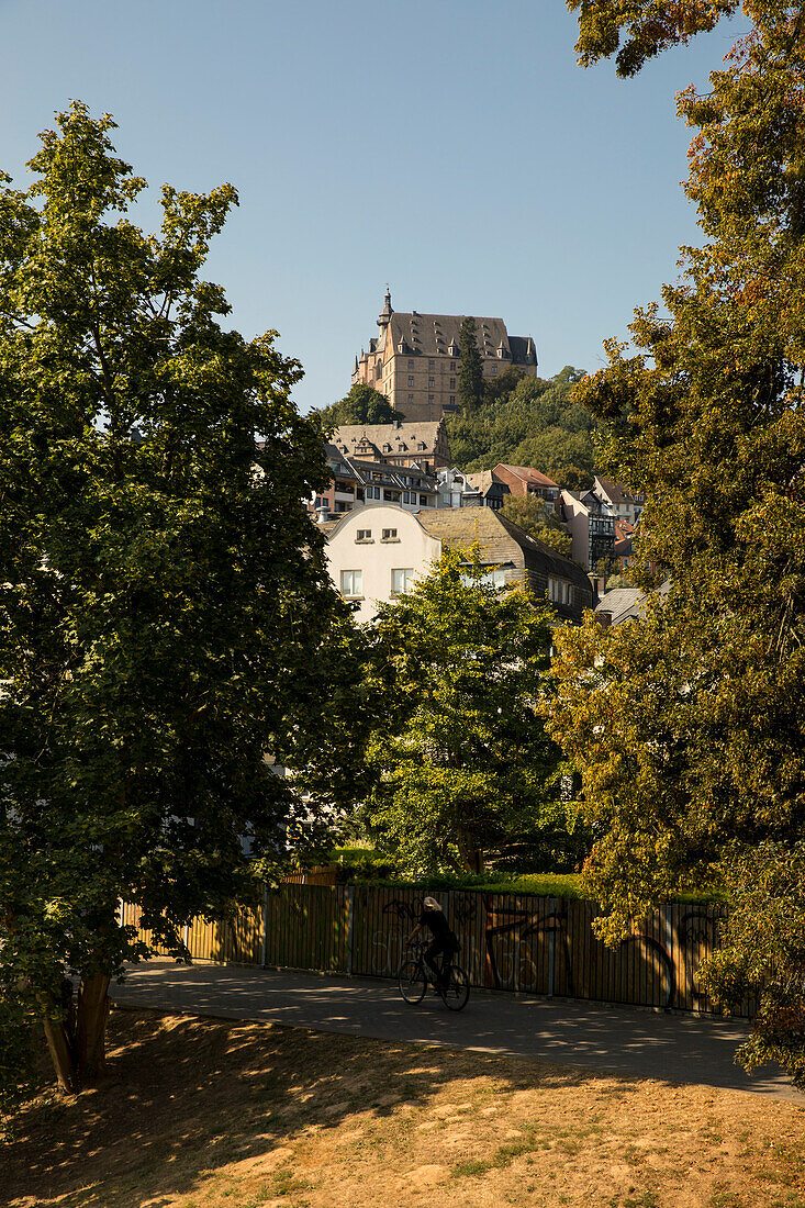 Herbstlicher Blick zum Landgrafenschloss, Marburg, Hessen, Deutschland, Europa