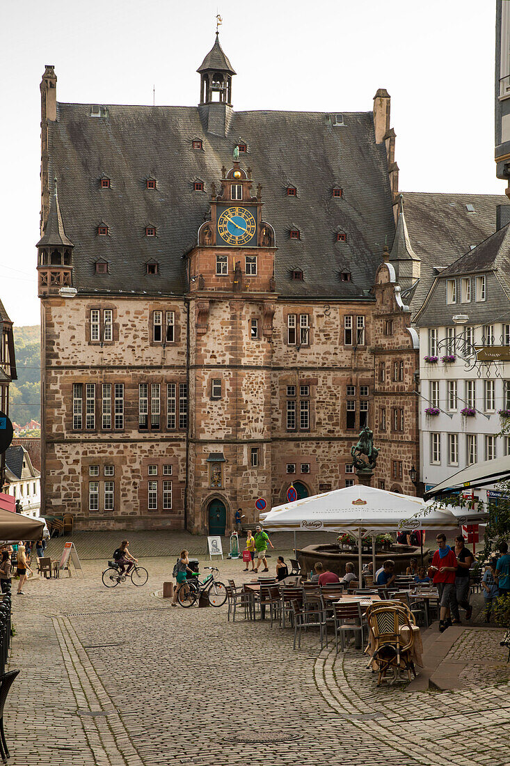 Das Rathaus auf dem historischen Marktplatz, Marburg, Hessen, Deutschland, Europa