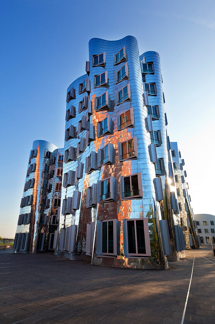 Neuer Zollhof (Architect: F.O. Gehry), Medienhafen, Duesseldorf, North Rhine-Westphalia, Germany