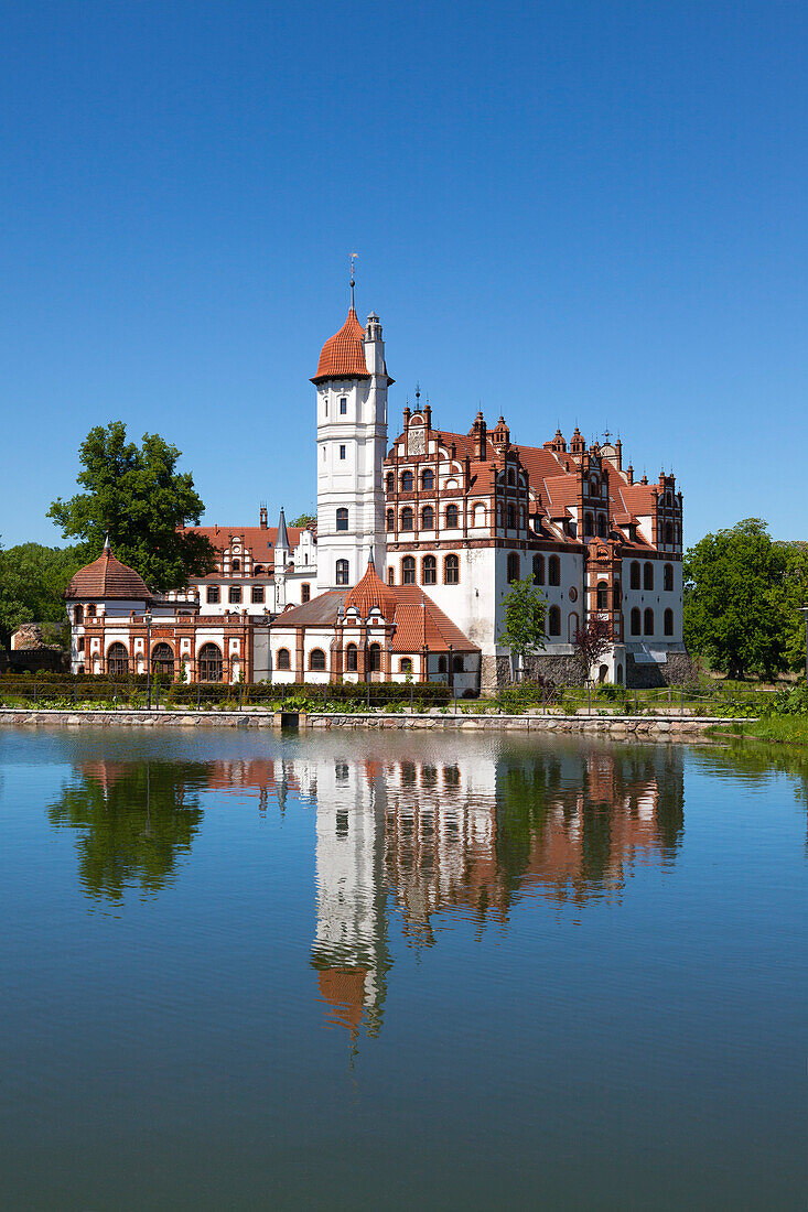 Basedow castle, Mueritz-Elde-Wasserstrasse, Mecklenburgische Seenplatte, Mecklenburg-West Pomerania, Germany