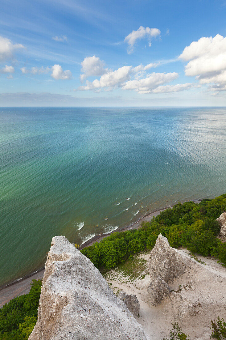 View to the chalk rocks at Viktoria-Sicht, Jasmund National Park, Ruegen,  Baltic Sea, Mecklenburg-West Pomerania, Germany