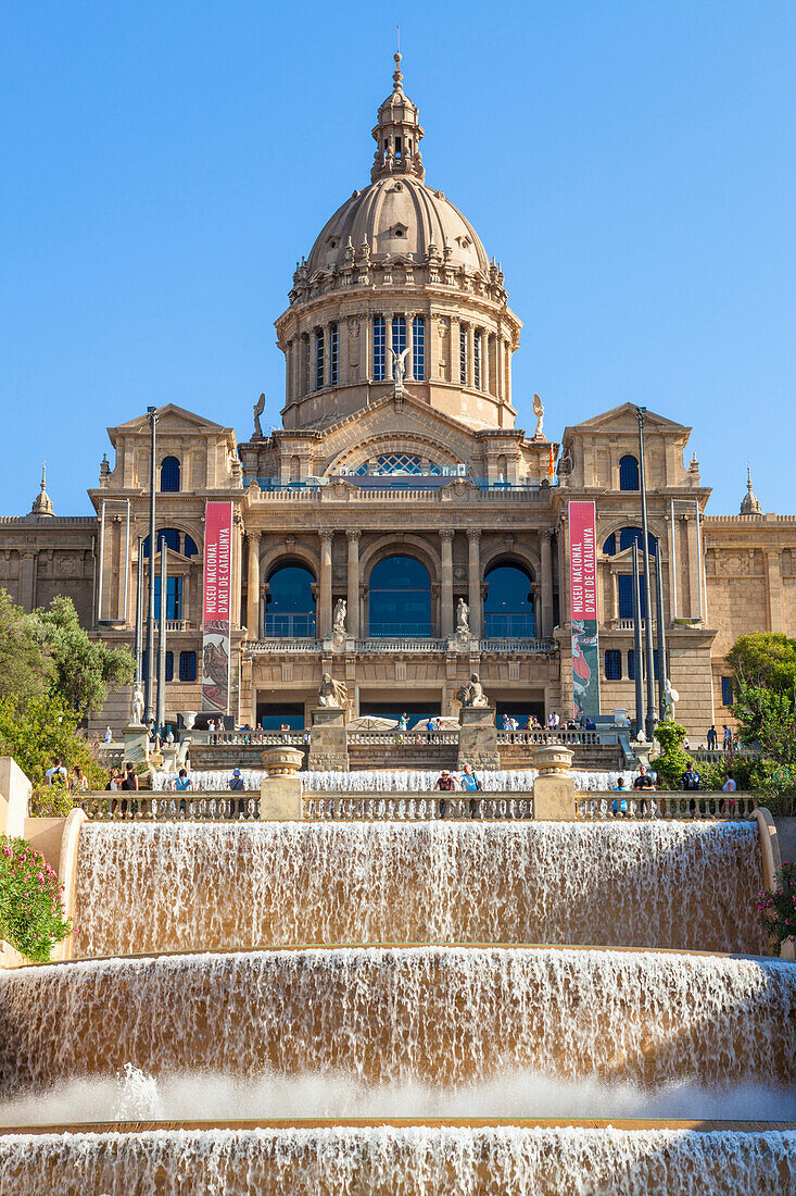 The Magic Fountain of Montjuic below the Palau Nacional, MNAC, National Art Gallery, Barcelona, Catalonia (Catalunya), Spain, Europe