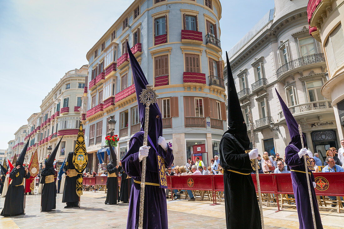 Einheimische, die an der Auferstehungsparade am Ostersonntag, Malaga, Costa del Sol, Andalusien, Spanien, Europa teilnehmen