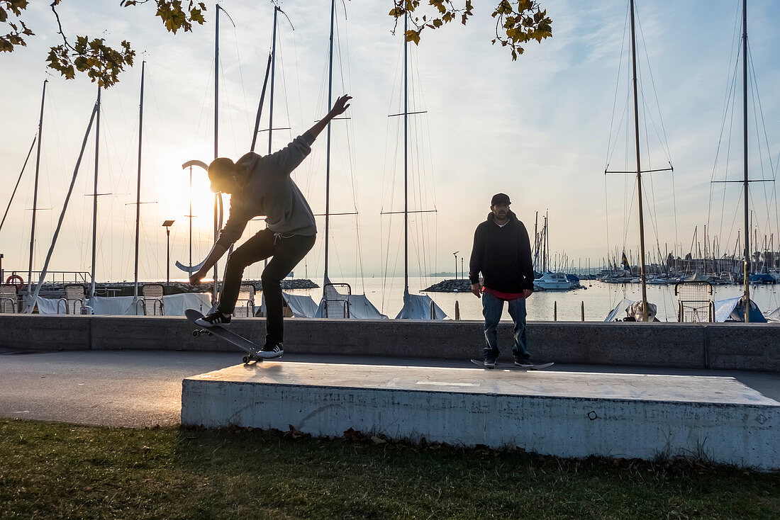 'Skateboarding, Lausanne Uferpromenade; Lausanne Schweiz'