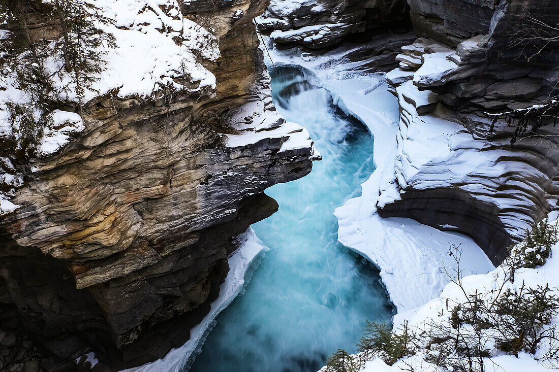 'Athabasca Falls im Winter, Jasper Nationalpark; Alberta, Kanada'