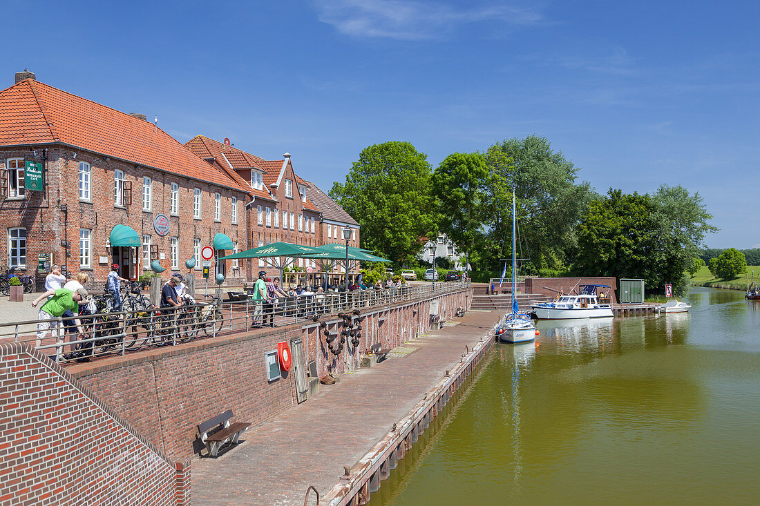 Hotel und Restaurant Packhaus am Hooksieler Binnentief, Hooksiel, Ostfriesland, Niedersachsen, Norddeutschland, Deutschland, Europa