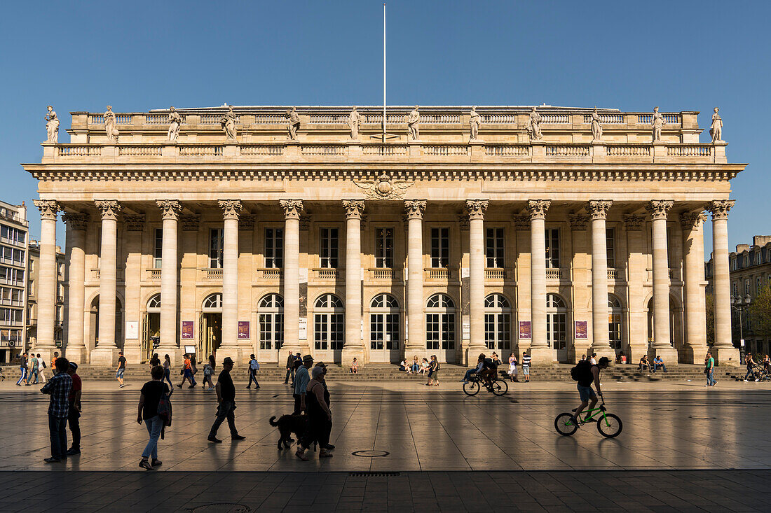 Place de la Comédie mit dem Opernhaus (Opéra National de Bordeaux - Grand-Théâtre), Bordeaux, Gironde, Nouvelle-Aquitaine, Frankreich, Europa