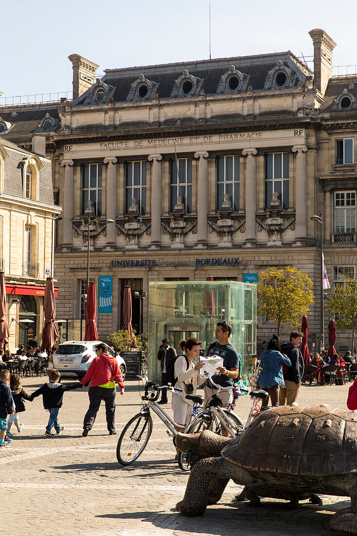 Bronze turtles on the Place de la Victoire in front of the University of Bordeaux with people