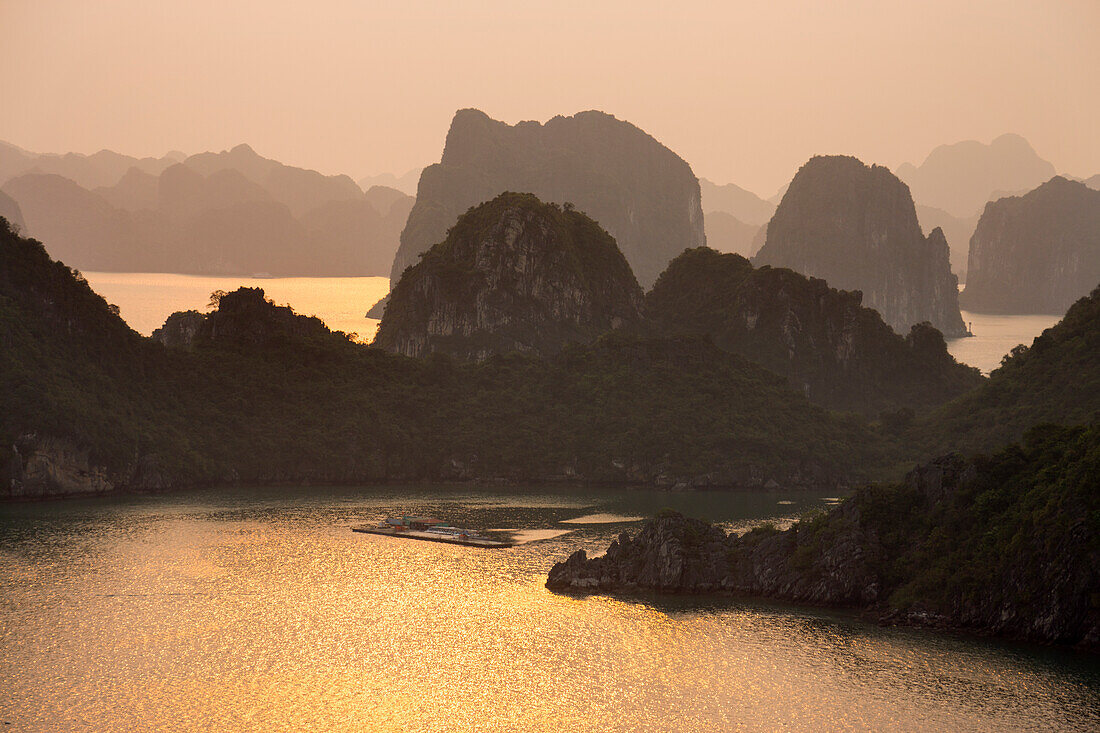 Sonnenuntergang, Meer, Halongbucht, Vietnam