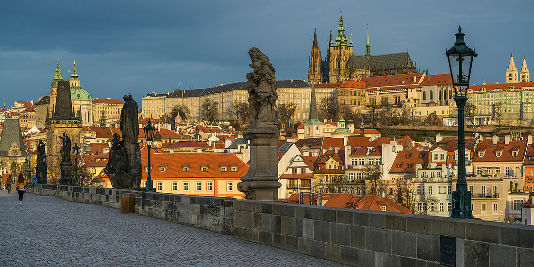 'Karlsbrücke und Prager Burg; Prag, Tschechische Republik'