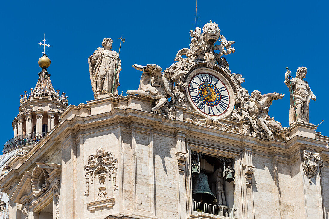 Die Kuppel des Petersdom Basilica di San Pietro vom Petersplatz Piazza San Pietro aus gesehen, Rom, Latium, Italien