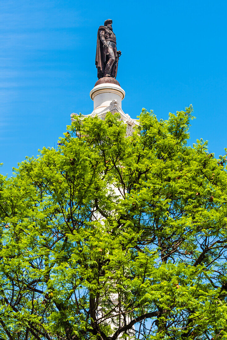 Die Säule von Pedro IV auf dem Rossio Platz in der Altstadt, Lissabon, Portugal