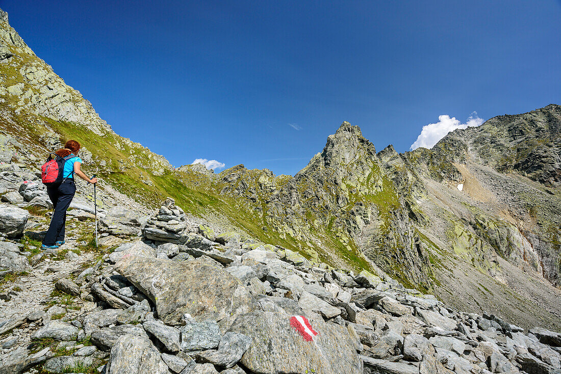 Woman hiking on Tauern ridgeway towards Korntauern, Korntauern, Tauern ridgeway, High Tauern range, Salzburg, Austria