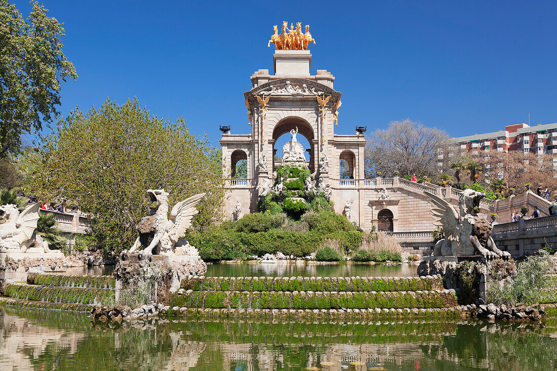 La Cascada, Brunnen mit Quadriga de l'Auroa, Architekt Josep Fontsere, Parc de la Ciutadella, Barcelona, Katalonien, Spanien, Europa