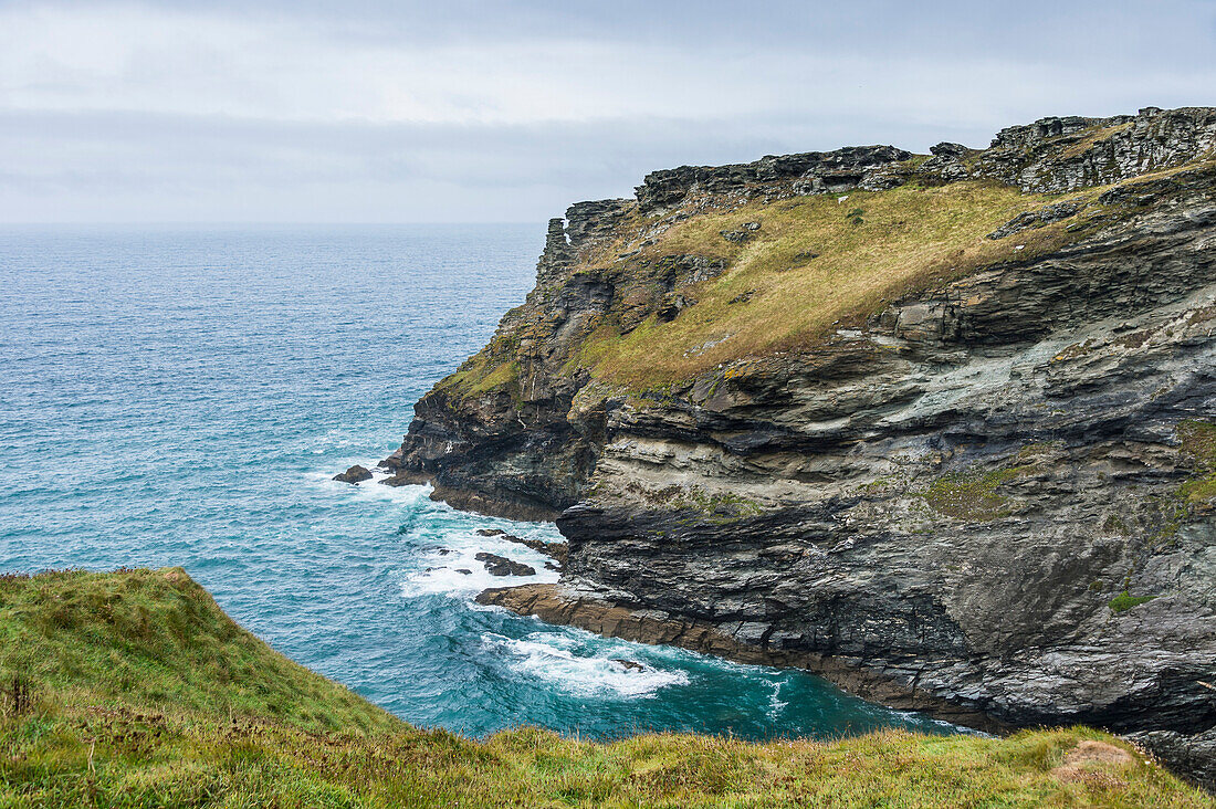 Tintagel Castle auf Tintagel Island, Cornwall, England, Vereinigtes Königreich, Europa