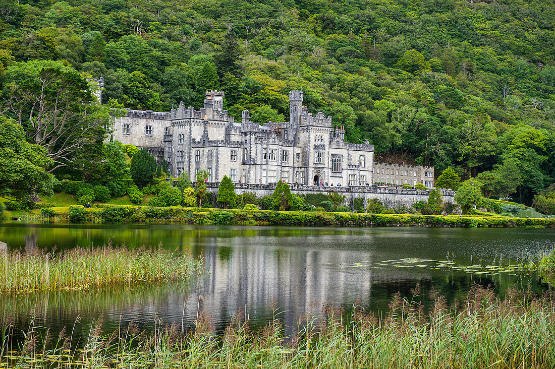 Kylemore Abbey on the Pollacapall Lough, Connemara National Park, County Galway, Connacht, Republic of Ireland, Europe