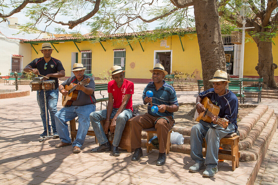 Street musicians, Trinidad, UNESCO World Heritage Site, Sancti Spiritus, Cuba, West Indies, Central America