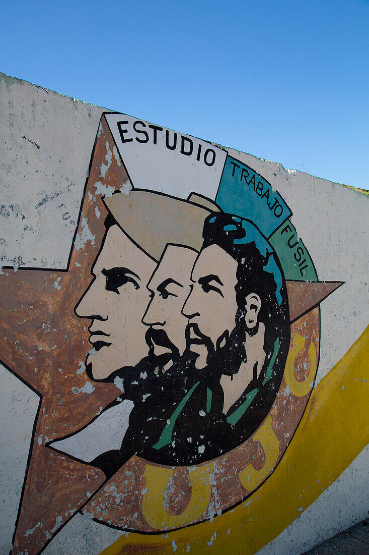 Mural of Heroes Mella, Cienfuegos and Che Guevara, La Habana Vieja, UNESCO World Heritage Site, Havana, Cuba, West Indies, Central America