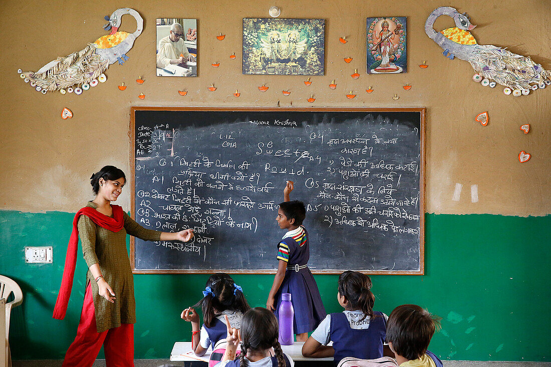 Sandipani Muni Schule für bedürftige Mädchen von Food for Life, Vrindavan, Uttar Pradesh, Indien, Asien