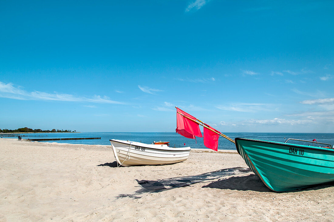 Boote am Strand, Kellenhusen, Lübecker Bucht, Ostsee, Schleswig-Holstein, Deutschland