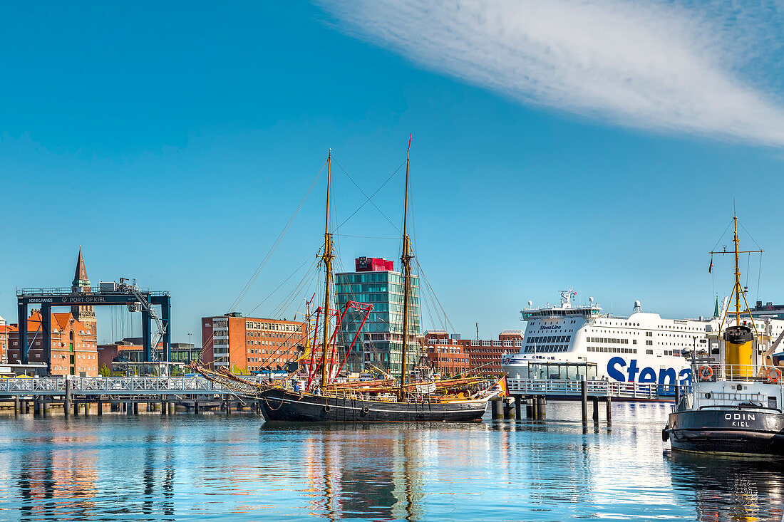 Blick auf Hörnbrücke, Schwedenkai und Innenstadt, Kiel, Kieler Förde, Ostsee, Schleswig-Holstein, Deutschland