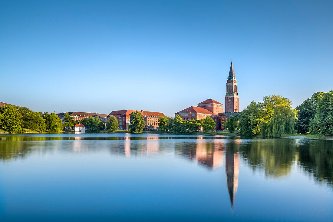 Blick über den Kleinen Kiel auf Rathaus und Oper, Kiel, Kieler Förde, Ostsee, Schleswig-Holstein, Deutschland