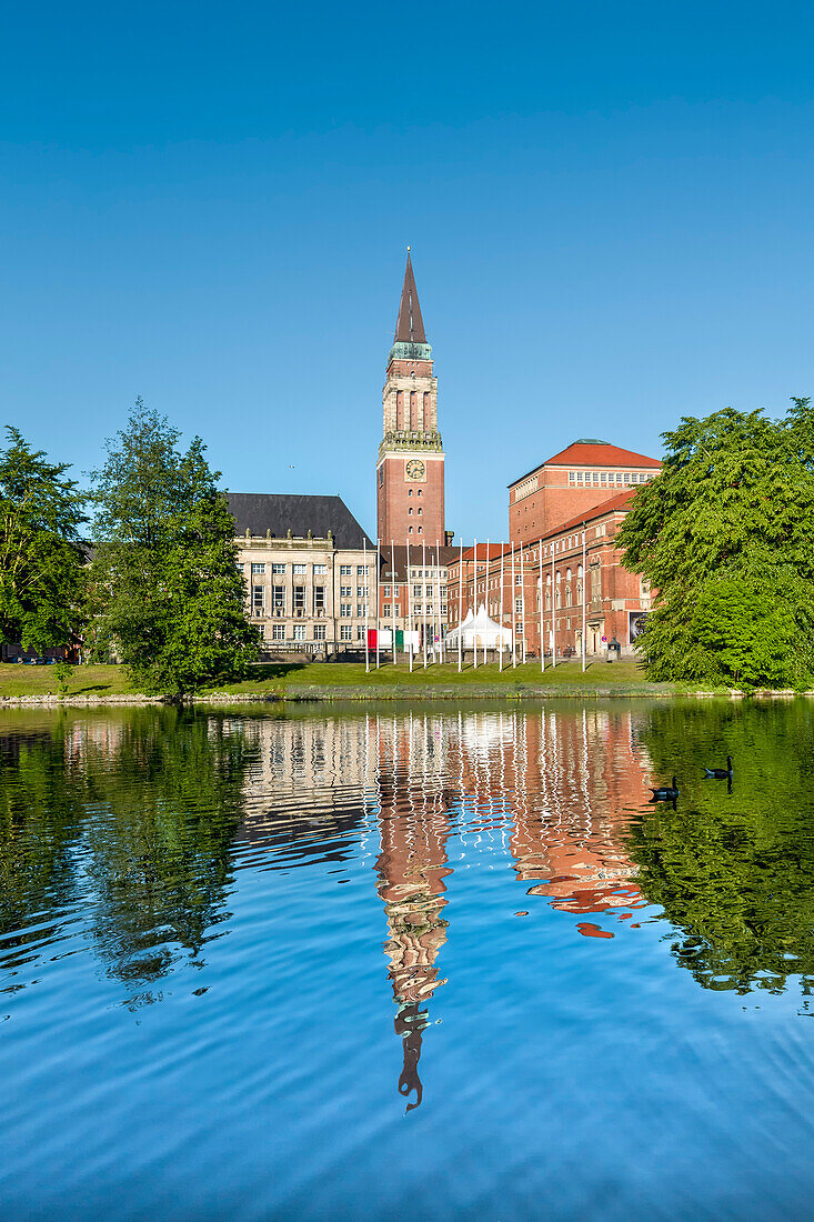 Blick über den Kleinen Kiel auf Rathaus und Oper, Kiel, Kieler Förde, Ostsee, Schleswig-Holstein, Deutschland