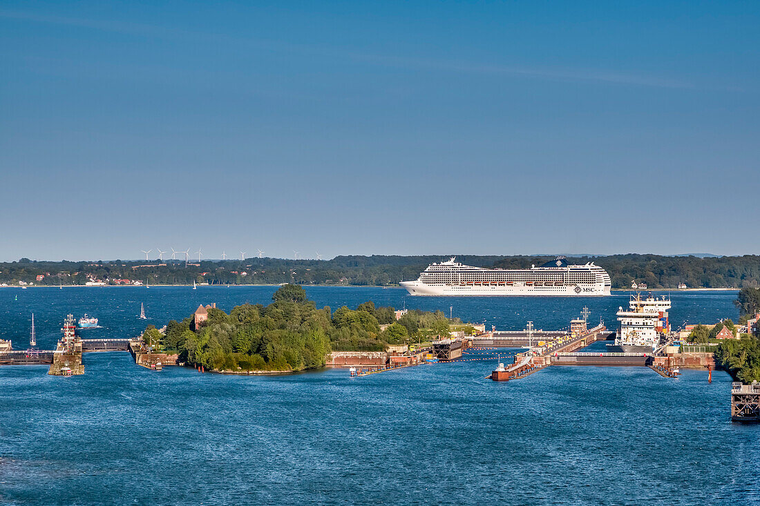 Blick auf die Schleuse Kiel Holtenau, Nord-Ostseekanal, Kieler Förde, Ostsee, Schleswig-Holstein, Deutschland