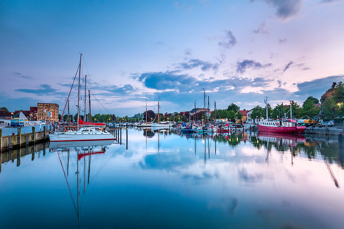 Abendstimmung im Hafen, Eckernförde, Ostsee, Schleswig-Holstein, Deutschland