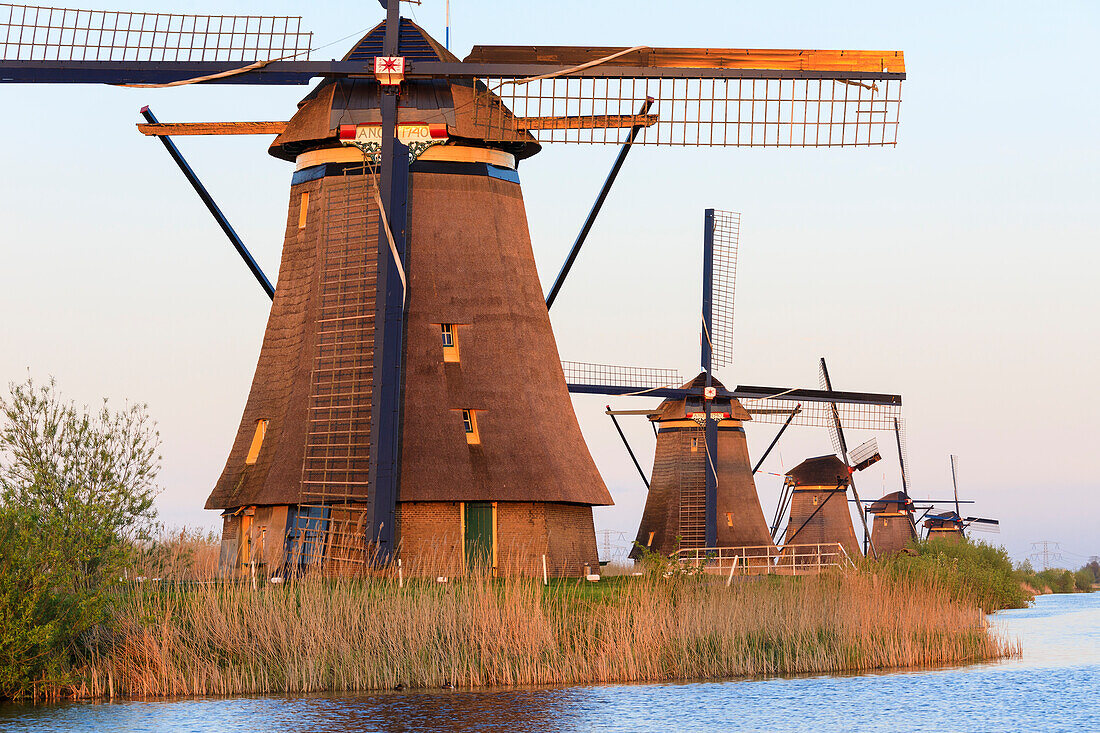 Traditional Dutch windmills, Kinderdijk, UNESCO World Heritage Site, Molenwaard, South Holland, The Netherlands, Europe